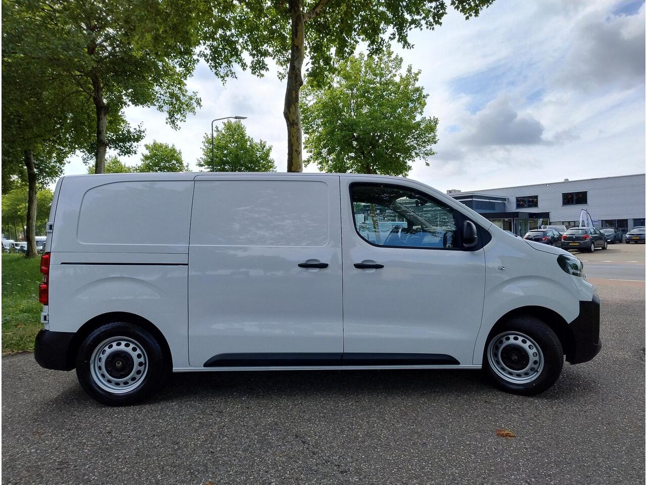 Citroen JUMPY L2 1.5 BlueHDI 120pk | BPM vrij | NAVI | Multimedia | Apple Carplay | Android Auto | Digital cockpit | Achteruitrijcamera | Parkeersensoren achter | Elektrisch inklapbare spiegels | Bestuurdersstoel comfort met armsteun | Bank voorpassagiers | Reservewie