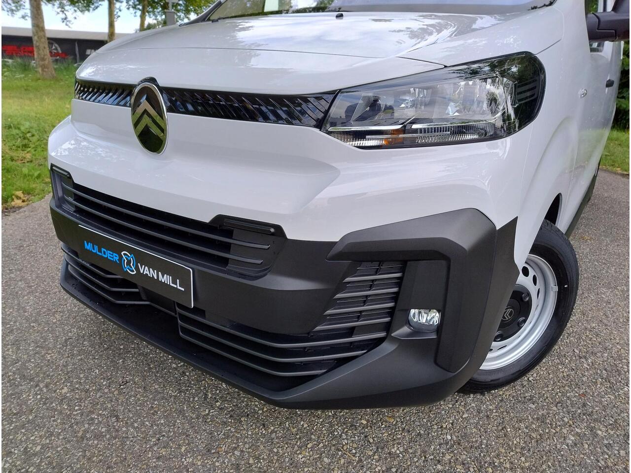 Citroen JUMPY L2 1.5 BlueHDI 120pk | BPM vrij | NAVI | Multimedia | Apple Carplay | Android Auto | Digital cockpit | Achteruitrijcamera | Parkeersensoren achter | Elektrisch inklapbare spiegels | Bestuurdersstoel comfort met armsteun | Bank voorpassagiers | Reservewie