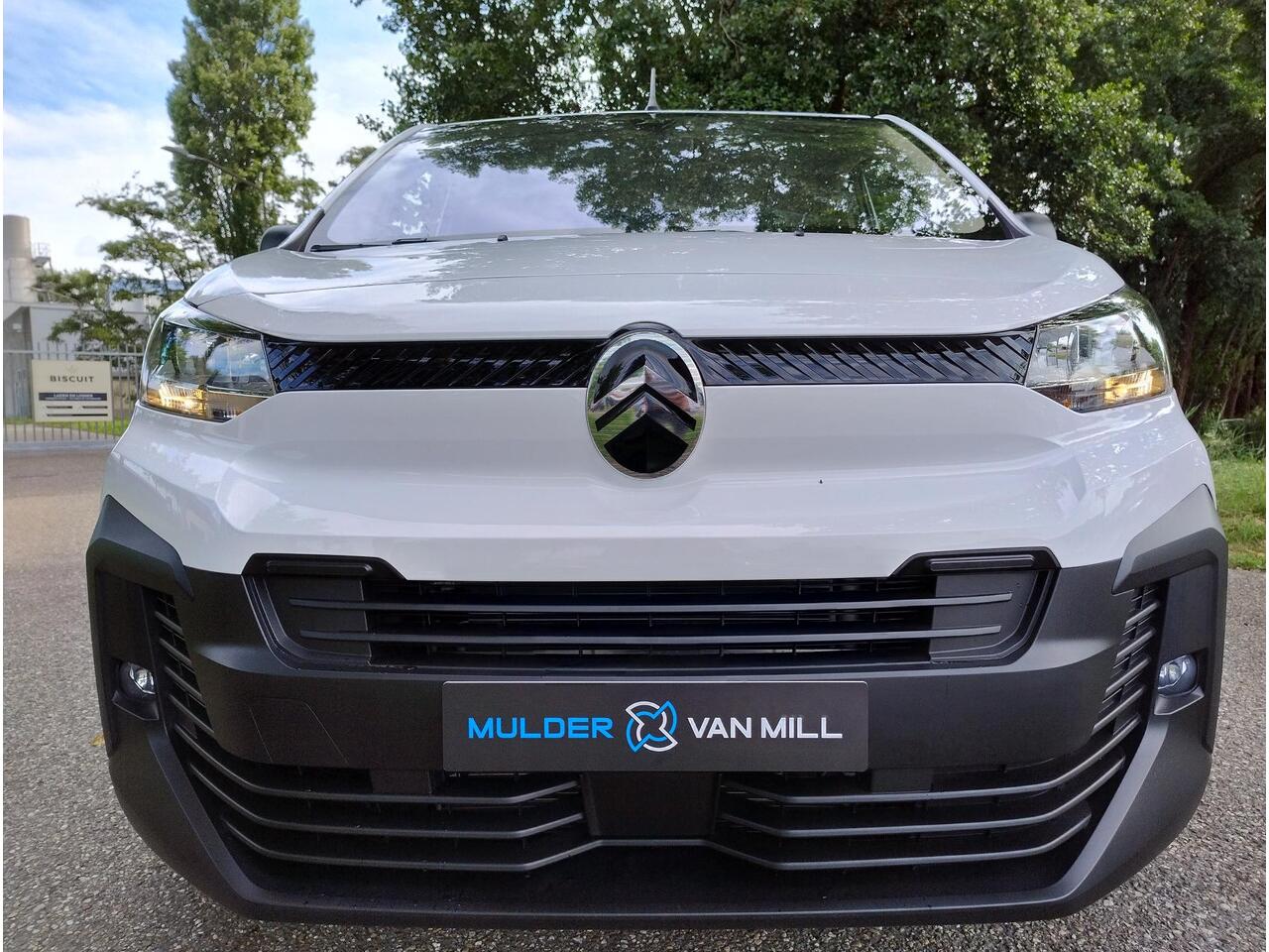 Citroen JUMPY L2 2.0 BlueHDI 145pk | BPM vrij | Trekhaak | NAVI | Multimedia | Apple Carplay | Android Auto | Digital cockpit | Achteruitrijcamera | Parkeersensoren achter | Elektrisch inklapbare spiegels | Bestuurdersstoel comfort met armsteun | Bank voorpassagiers |