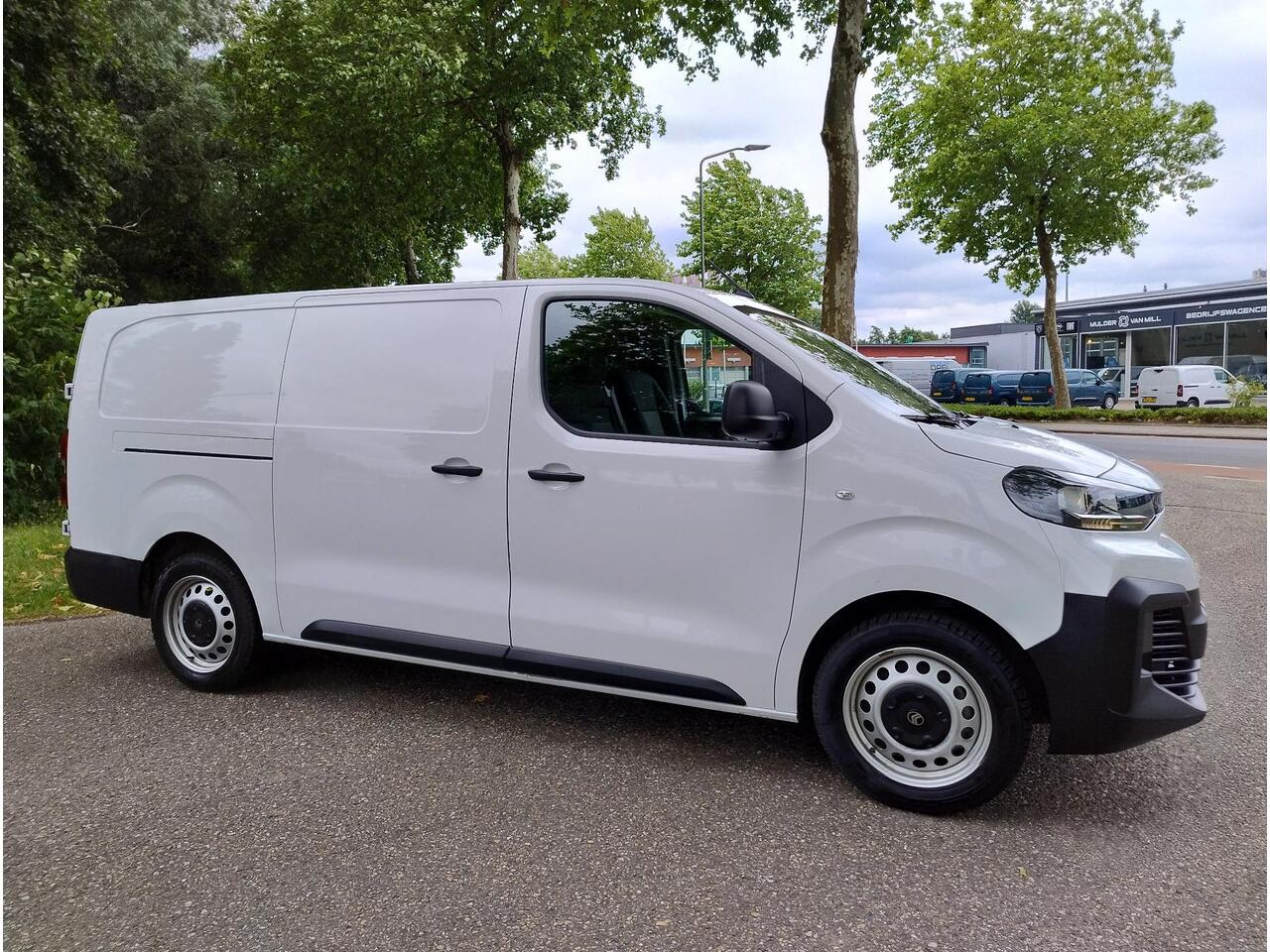 Citroen JUMPY L3 XL 2.0 BlueHDi 145pk EAT8 AUTOMAAT | Dubbele schuifdeur | Multimedia | Apple Carplay | Android Auto | NAVI | Achteruitrijcamera | Parkeersensoren achter | Licht- en regensensor | Automatische verlichting | Mistlampen | Multifunctionele bank voorpassagi