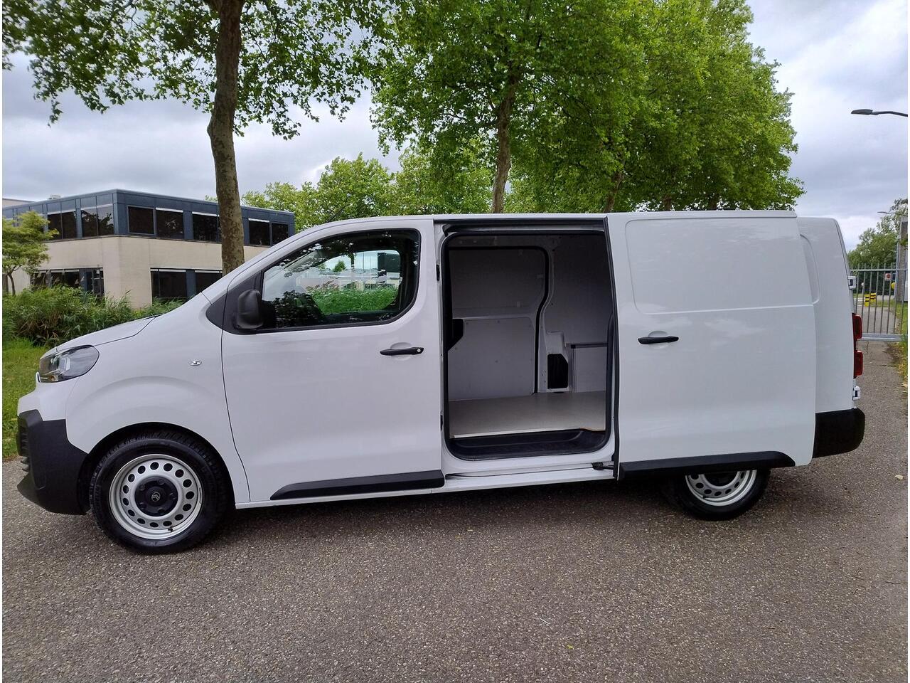 Citroen JUMPY L3 XL 2.0 BlueHDi 145pk EAT8 AUTOMAAT | Dubbele schuifdeur | Multimedia | Apple Carplay | Android Auto | NAVI | Achteruitrijcamera | Parkeersensoren achter | Licht- en regensensor | Automatische verlichting | Mistlampen | Multifunctionele bank voorpassagi