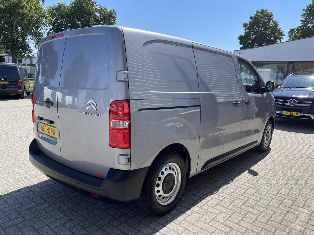 Citroen JUMPY 1.5 BlueHDI 120pk M Club L2H1 / vaste prijs rijklaar ¤ 16.950 ex btw / lease vanaf ¤ 285 / airco / cruise control / bijrijdersbank / grijs metallic / navigatie / euro 6 / bpm vrij
