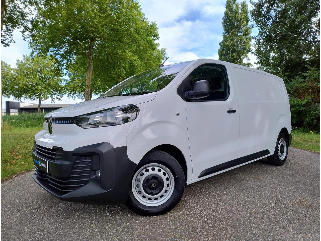 Citroen JUMPY L2 1.5 BlueHDI 120pk | BPM vrij | NAVI | Multimedia | Apple Carplay | Android Auto | Digital cockpit | Achteruitrijcamera | Parkeersensoren achter | Elektrisch inklapbare spiegels | Bestuurdersstoel comfort met armsteun | Bank voorpassagiers | Reservewie
