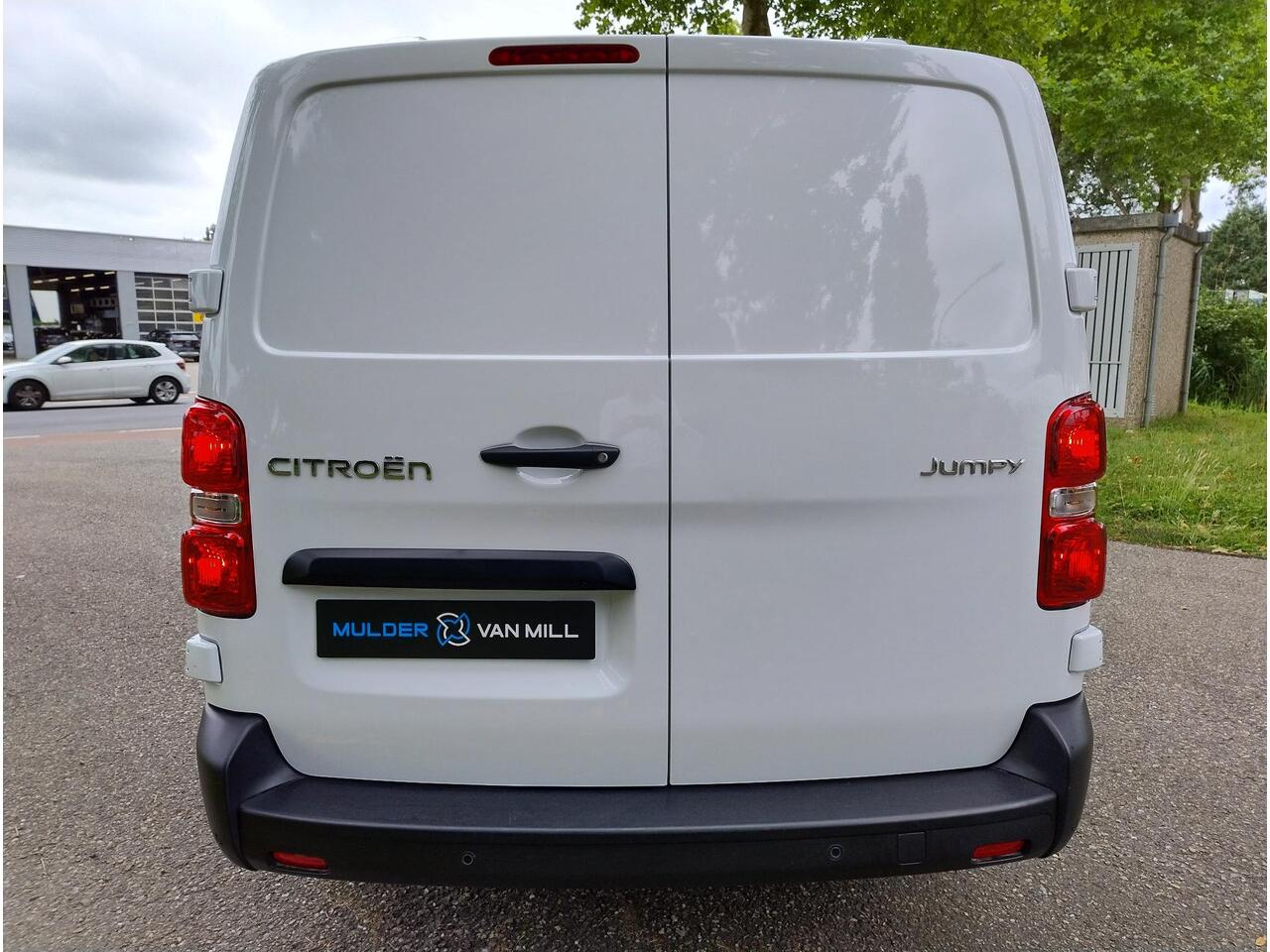 Citroen JUMPY L3 XL 2.0 BlueHDi 145pk EAT8 AUTOMAAT | Dubbele schuifdeur | Multimedia | Apple Carplay | Android Auto | NAVI | Achteruitrijcamera | Parkeersensoren achter | Licht- en regensensor | Automatische verlichting | Mistlampen | Multifunctionele bank voorpassagi