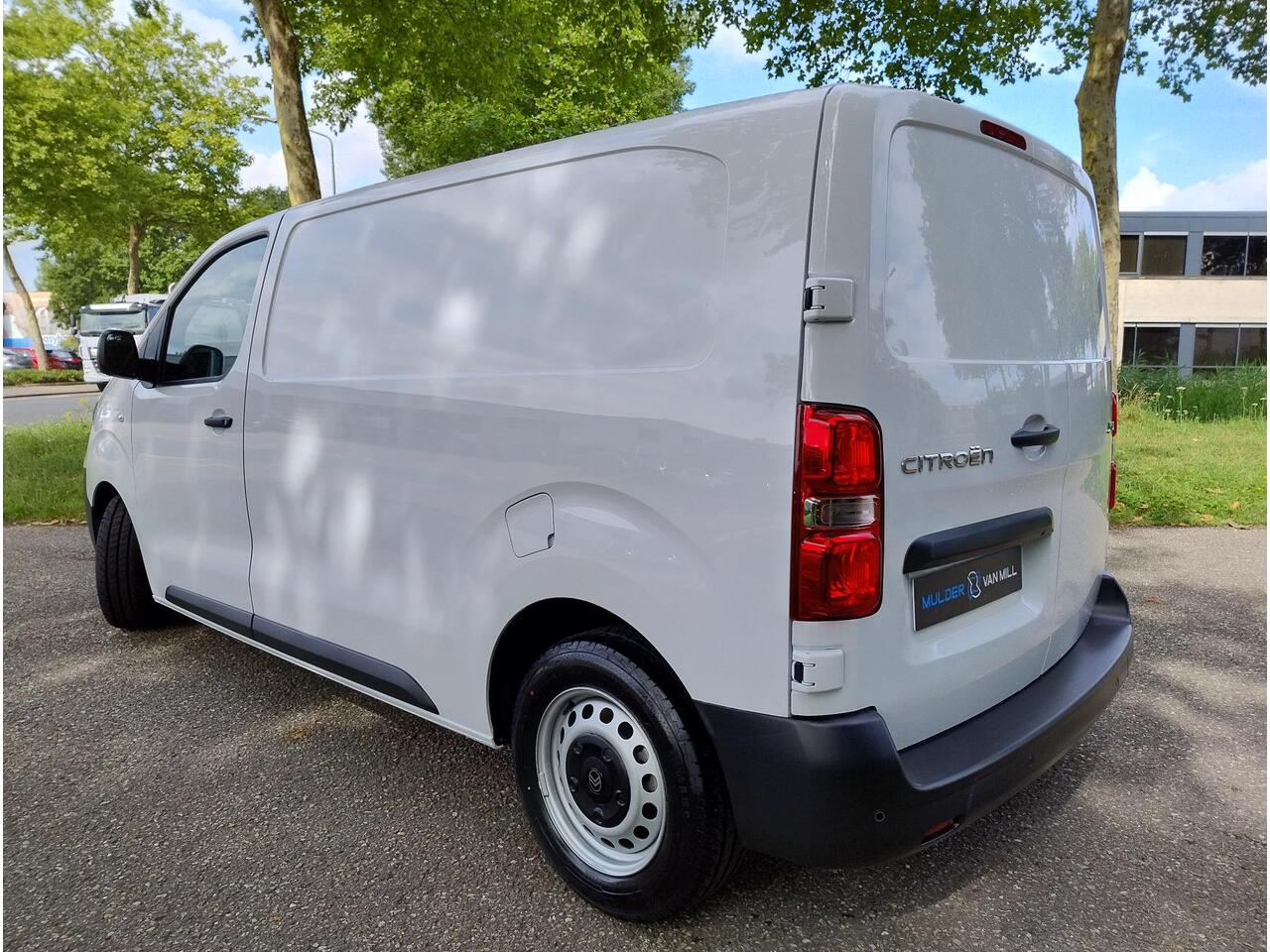 Citroen JUMPY L2 1.5 BlueHDI 120pk | BPM vrij | NAVI | Multimedia | Apple Carplay | Android Auto | Digital cockpit | Achteruitrijcamera | Parkeersensoren achter | Elektrisch inklapbare spiegels | Bestuurdersstoel comfort met armsteun | Bank voorpassagiers | Reservewie