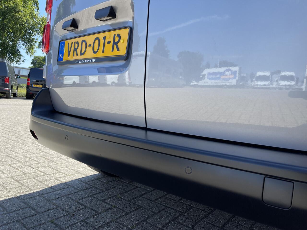 Citroen JUMPY 1.5 BlueHDI 120pk M Club L2H1 / vaste prijs rijklaar ¤ 16.950 ex btw / lease vanaf ¤ 285 / airco / cruise control / bijrijdersbank / grijs metallic / navigatie / euro 6 / bpm vrij