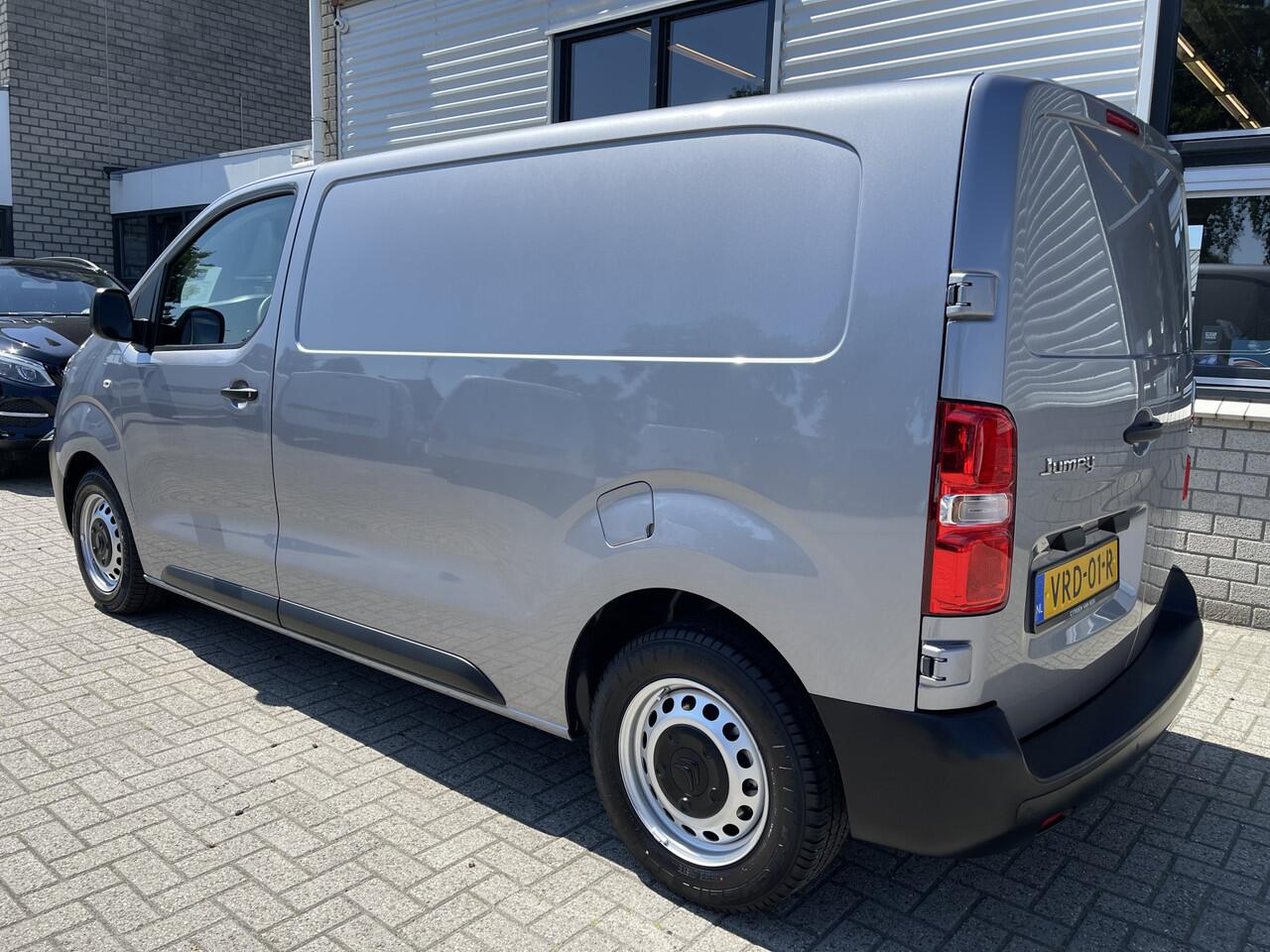 Citroen JUMPY 1.5 BlueHDI 120pk M Club L2H1 / vaste prijs rijklaar ¤ 16.950 ex btw / lease vanaf ¤ 285 / airco / cruise control / bijrijdersbank / grijs metallic / navigatie / euro 6 / bpm vrij