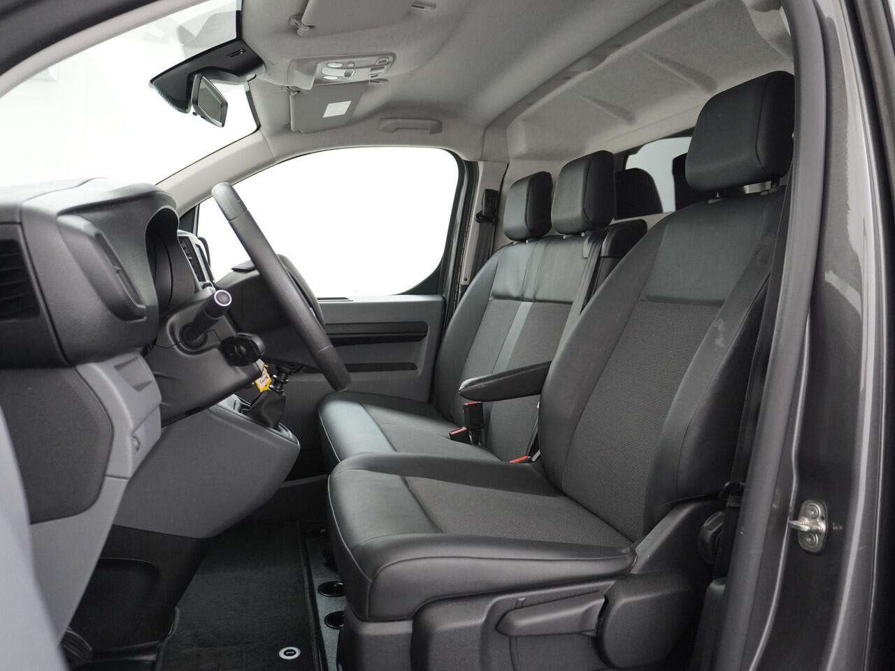 Citroen JUMPY 2.0D 145pk XL L3H1 3-Persoons Navi Apple Carplay Android Auto Cruise Pdc 2X Schuifdeur Cruise DAB+ Bordherkenning WiFi Citroen Connect Regen/Lichtsensor Dodehoeksensor SpoorAssist Voorruit+Wisserverwarmd 1e Eigenaar Euro 6 370Nm koppel