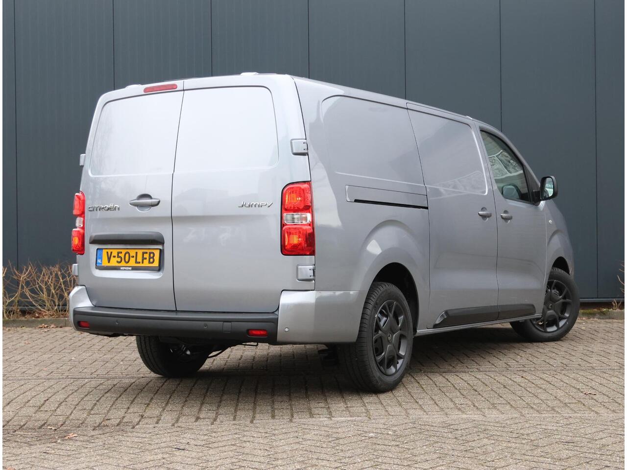 Citroen JUMPY 2.0 BlueHDI 180PK L3H1 Automaat | AUTOMAAT | AppleCarPlay/AndroidAuto | Navigatie | Achteruitrijcamera | Parkeersensoren Achter | Airco | Cruise Control | 3 Zitplaatsen Rechtsvoor | DAB Ontvanger |