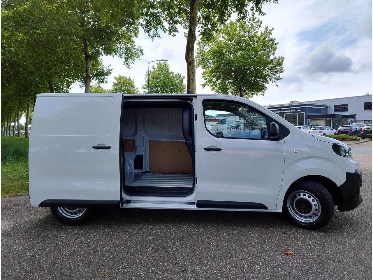 Citroen JUMPY L2 2.0 BlueHDI 145pk | BPM vrij | Trekhaak | NAVI | Multimedia | Apple Carplay | Android Auto | Digital cockpit | Achteruitrijcamera | Parkeersensoren achter | Elektrisch inklapbare spiegels | Bestuurdersstoel comfort met armsteun | Bank voorpassagiers |
