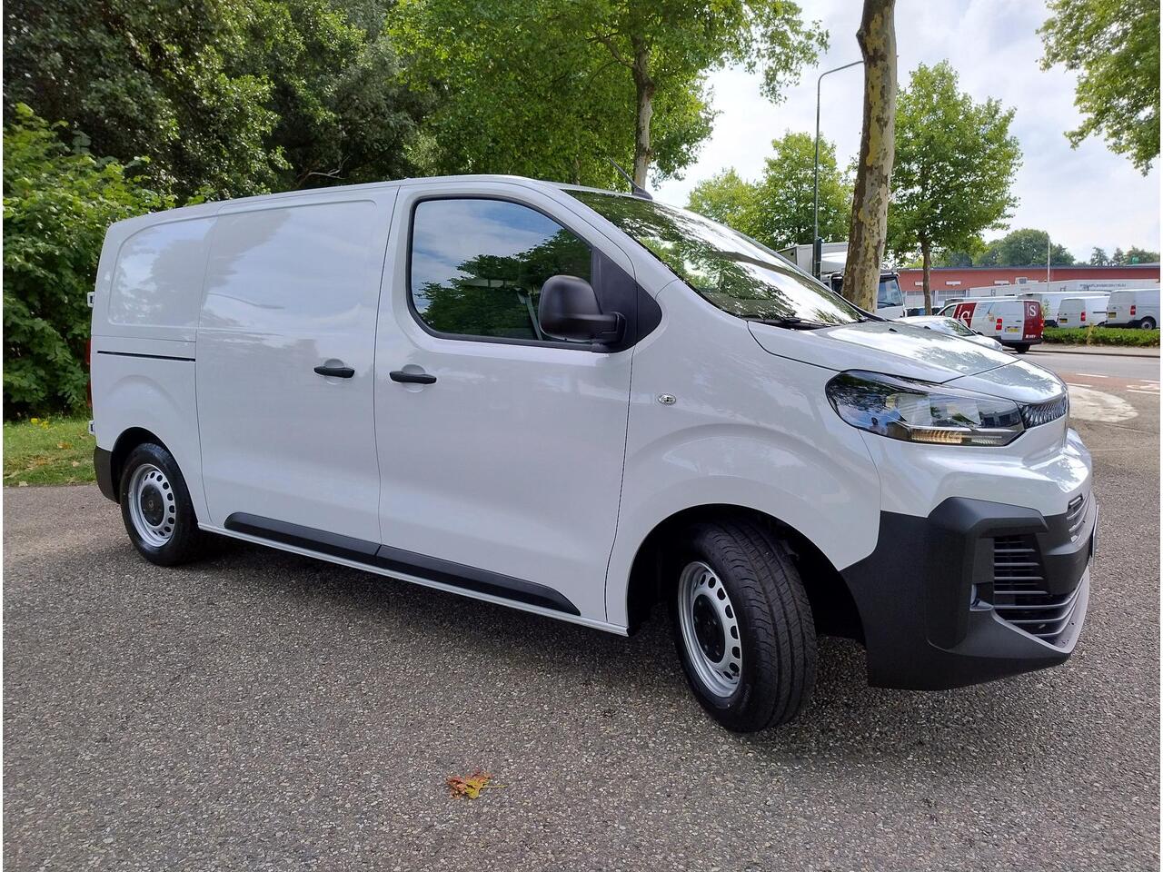 Citroen JUMPY L2 2.0 BlueHDI 145pk | BPM vrij | Trekhaak | NAVI | Multimedia | Apple Carplay | Android Auto | Digital cockpit | Achteruitrijcamera | Parkeersensoren achter | Elektrisch inklapbare spiegels | Bestuurdersstoel comfort met armsteun | Bank voorpassagiers |