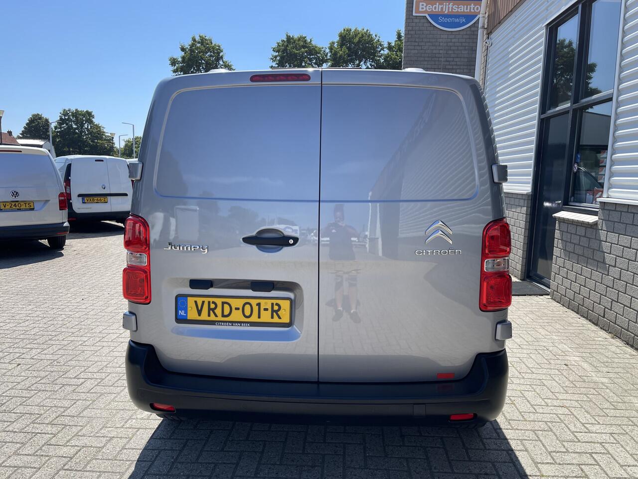 Citroen JUMPY 1.5 BlueHDI 120pk M Club L2H1 / vaste prijs rijklaar ¤ 16.950 ex btw / lease vanaf ¤ 285 / airco / cruise control / bijrijdersbank / grijs metallic / navigatie / euro 6 / bpm vrij