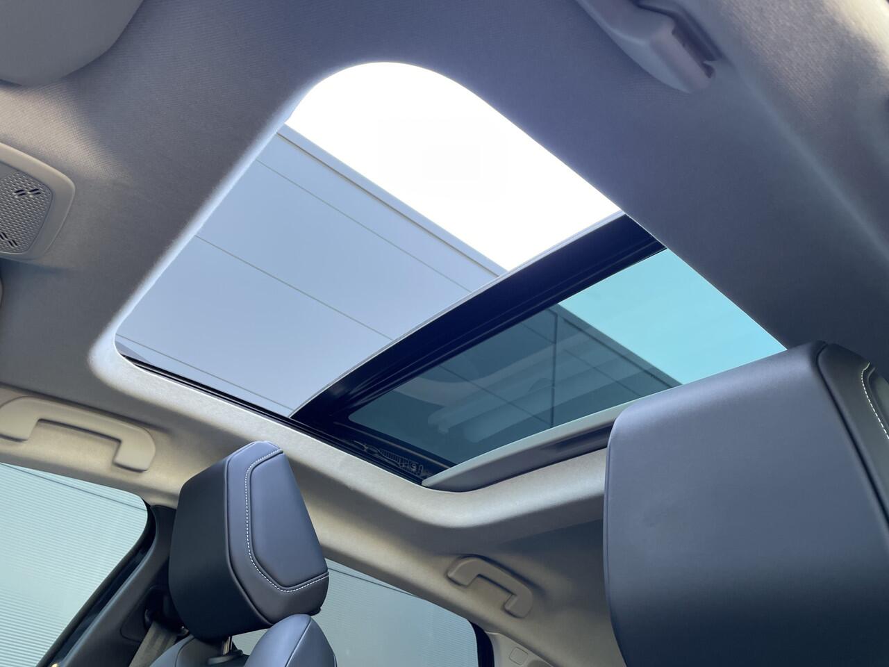 Citroen ë-C4 Shine Pack 50 kWh (Elektrisch Schuifdak - Stoelverwarming - Camera - Keyless Entry - Leder - 360gr Camera - Parkeersensoren V+A - Adaptieve Cruise Controle)