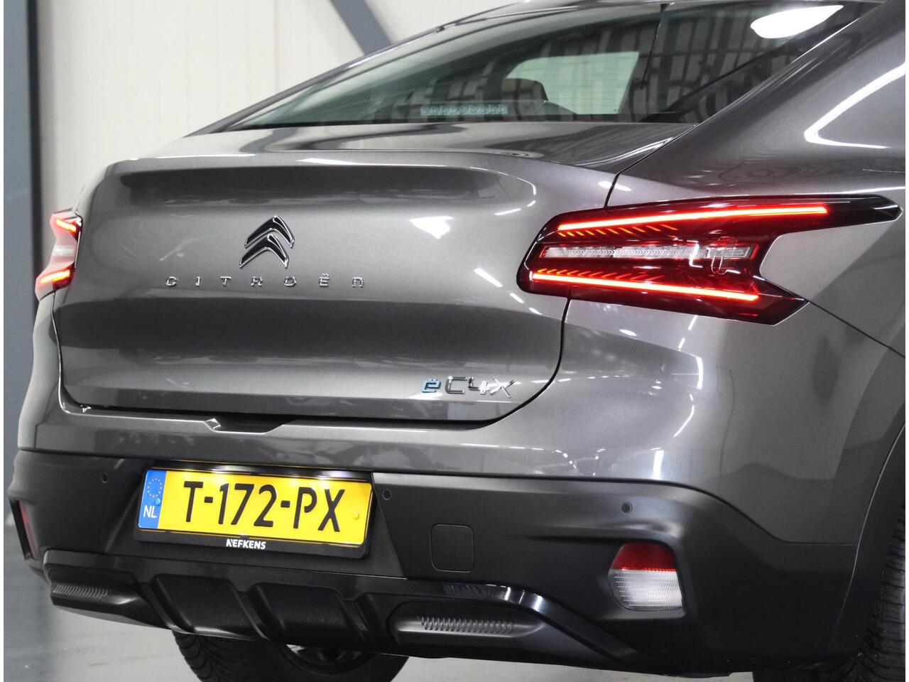 Citroen ë-C4 X Feel 50kWh 136PK | 1ste eigenaar | 3 FASE | AppleCarPlay/AndroidAuto | Armsteun | Parkeersensoren | LED lampen | Navigatie | 18"LMV | Cruise Control | Climate Control | AUTOMAAT | Isofix |