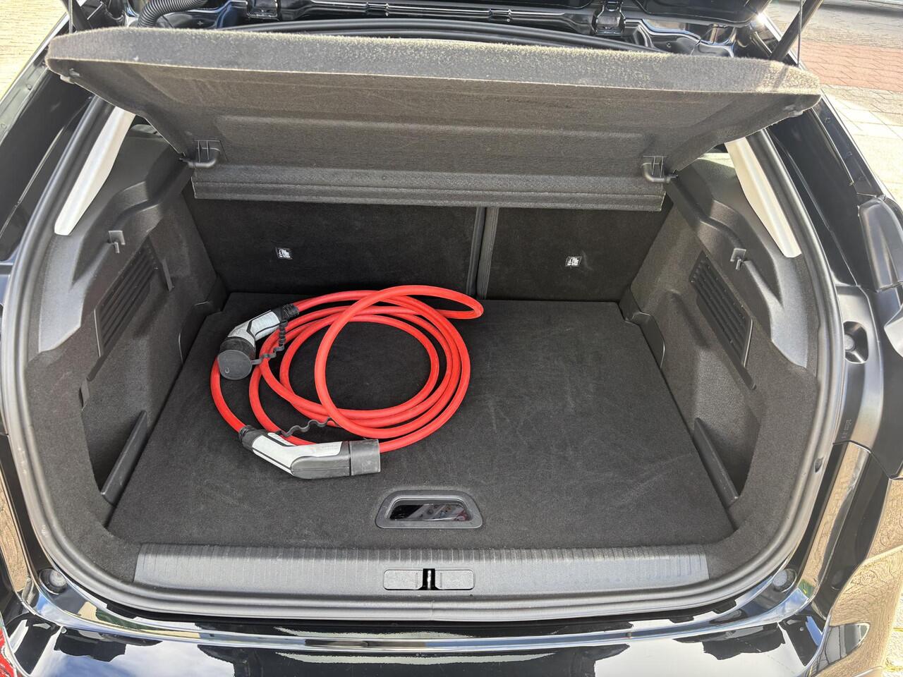 Citroen ë-C4 Feel Pack 50 kWh / ALL-IN RIJKLAARPRIJS /Adaptieve cruise controle/Stuurverwarming/Navi/Camera