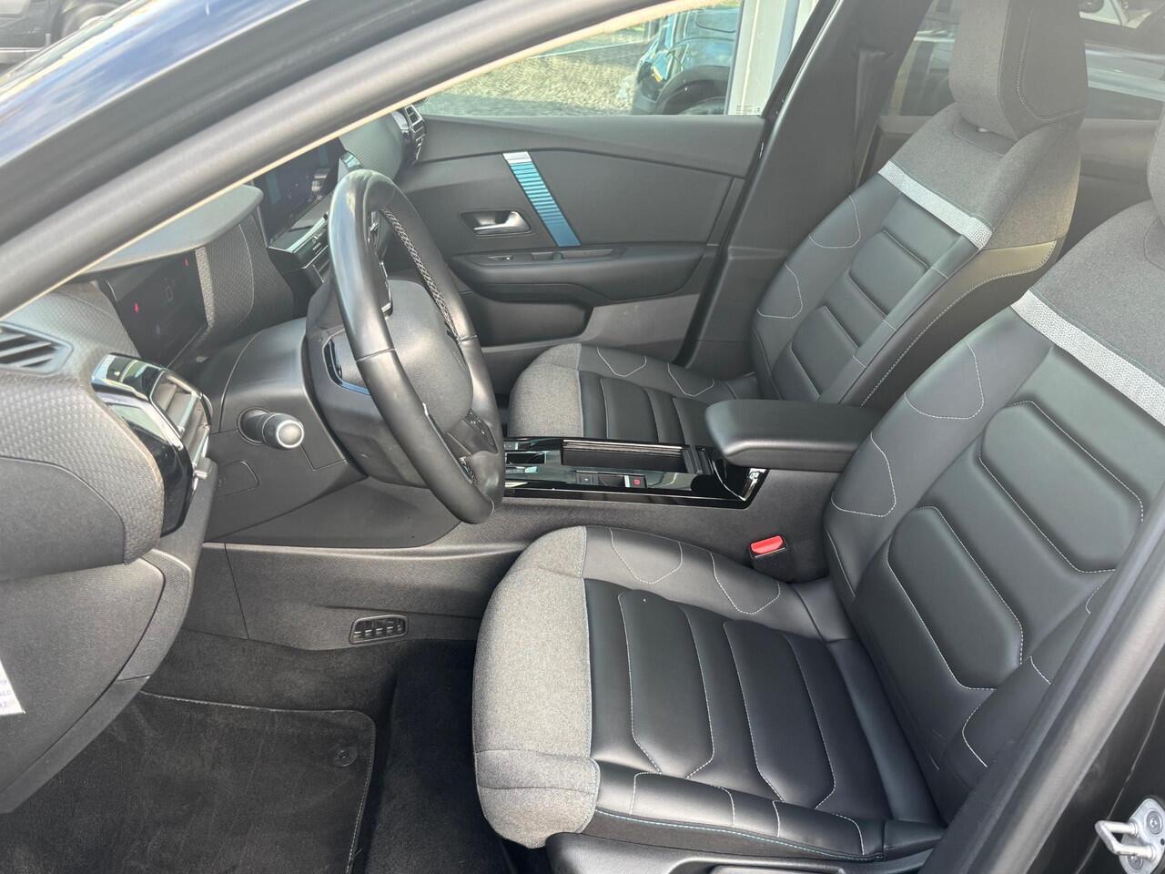 Citroen ë-C4 Shine 50 kWh SOH 96,7%! | Rijklaar geleverd incl 12 maanden BOVAG garantie! | OBC reeds vervangen! |