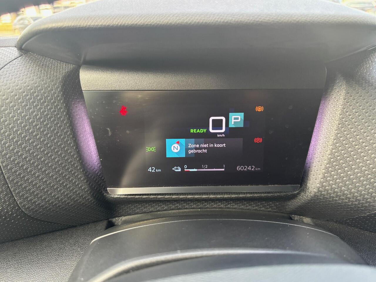 Citroen ë-C4 Shine 50 kWh SOH 96,7%! | Rijklaar geleverd incl 12 maanden BOVAG garantie! | OBC reeds vervangen! |