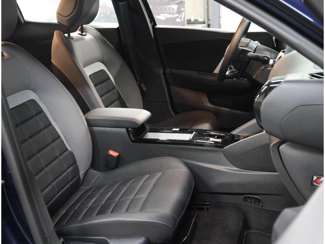 Citroen ë-C4 Business 156pk Extended range 54 kWh | Camera | Verwarmde Voorruit | CruiseControl | AppleCarPlay/AndroidAuto |