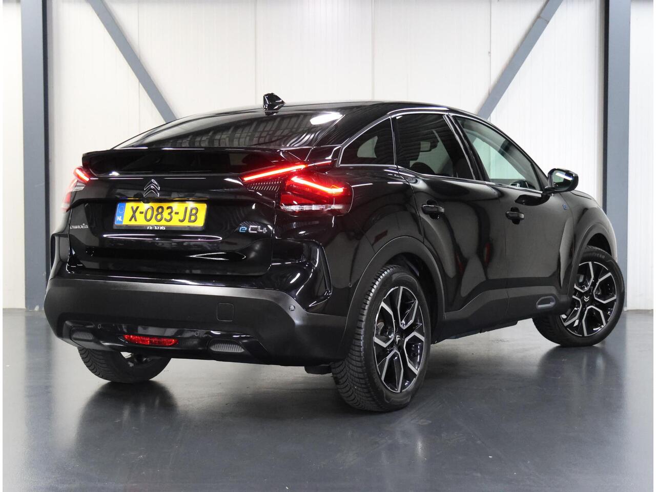 Citroen ë-C4 Max 54 kWh 156PK | ACCURAPPORT 96%| AppleCarPlay/AndroidAuto | Navigatie | Adaptive Cruise Control | Climate Control | Camera | LMV | LED | Armsteun | Isofix | Privacy Glass | Parkeersensoren |