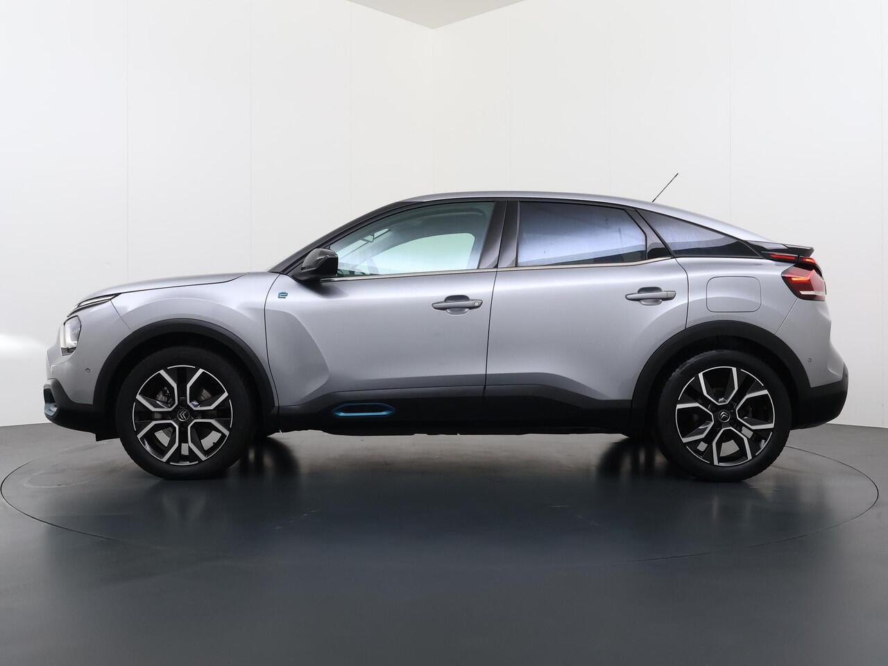 Citroen ë-C4 Shine 50 kWh SOH 98% 3-FASE LADER | stuur + stoel verwarming | trekhaak | head-up display | Camera | keyles start & go | dodehoek | Rijklaar geleverd met 12 maanden BOVAG-garantie