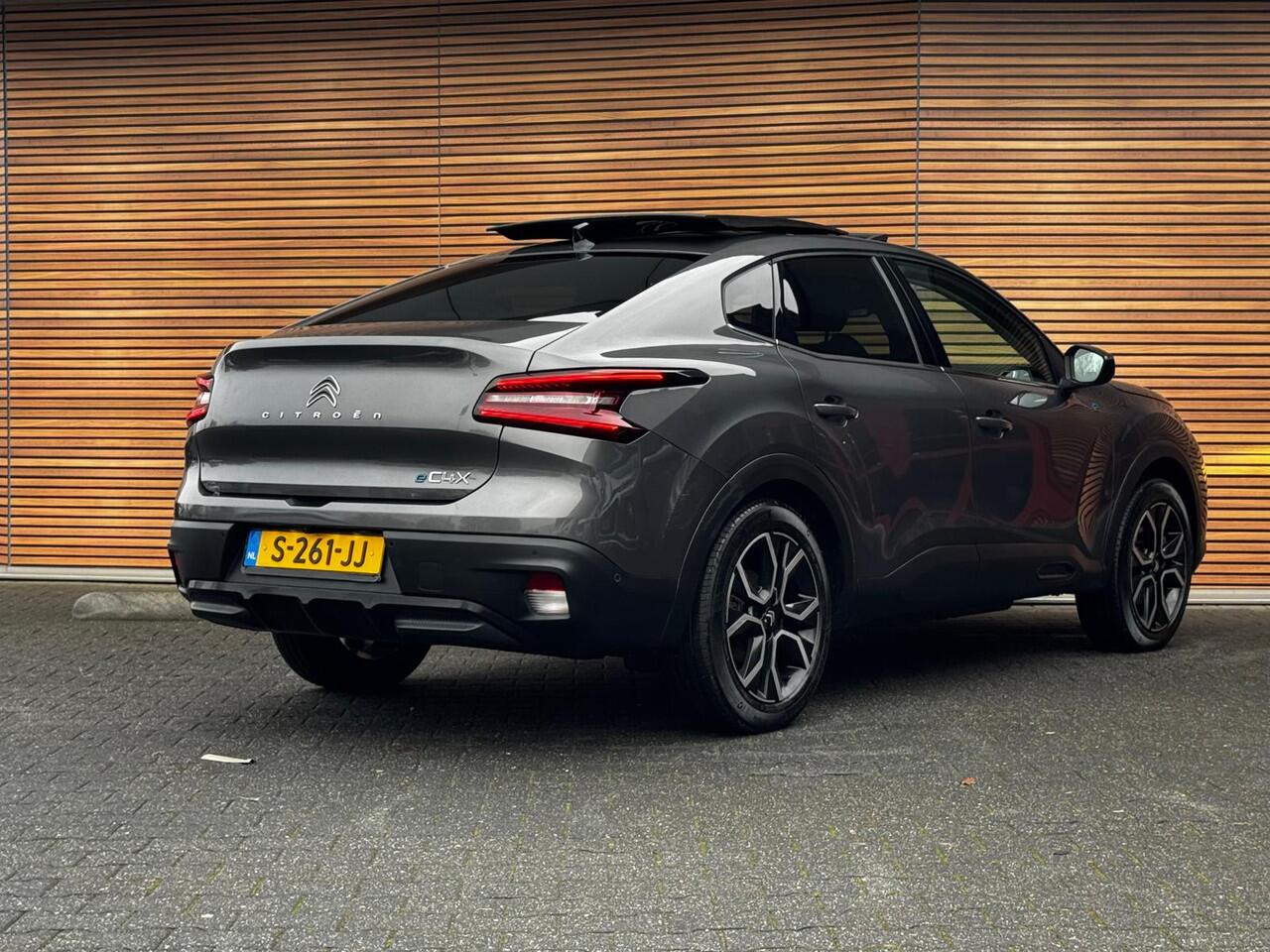 Citroen ë-C4 X Shine 50 kWh Panoramadak / Camera / Winterpack