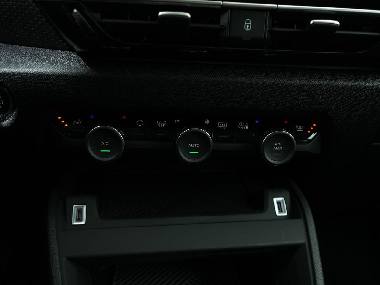 Citroen ë-C4 SHINE 50 KWH 3-FASE NIEUW! 100% SOH | Panoramadak | Massage | Leer