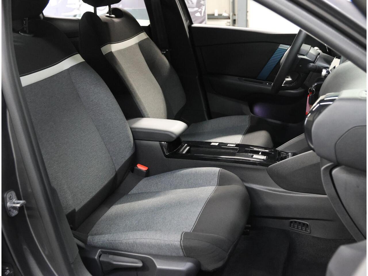 Citroen ë-C4 X Feel 50kWh 136PK | 1ste eigenaar | 3 FASE | AppleCarPlay/AndroidAuto | Armsteun | Parkeersensoren | LED lampen | Navigatie | 18"LMV | Cruise Control | Climate Control | AUTOMAAT | Isofix |