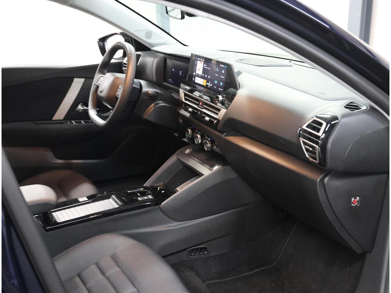 Citroen ë-C4 Business 156pk Extended range 54 kWh | Camera | Verwarmde Voorruit | CruiseControl | AppleCarPlay/AndroidAuto |