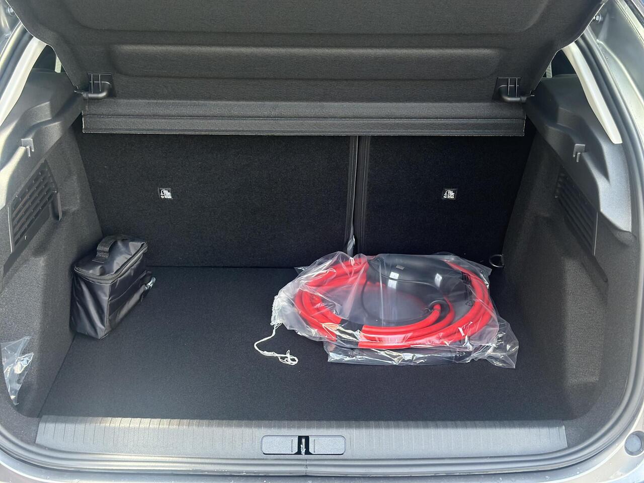 Citroen ë-C4 Business 54 kWh | Stoel-/Voorruitverwarming | Apple Carplay/Android Auto | Adaptive Cruise Control | Full LED | Keyless Entry/Start |