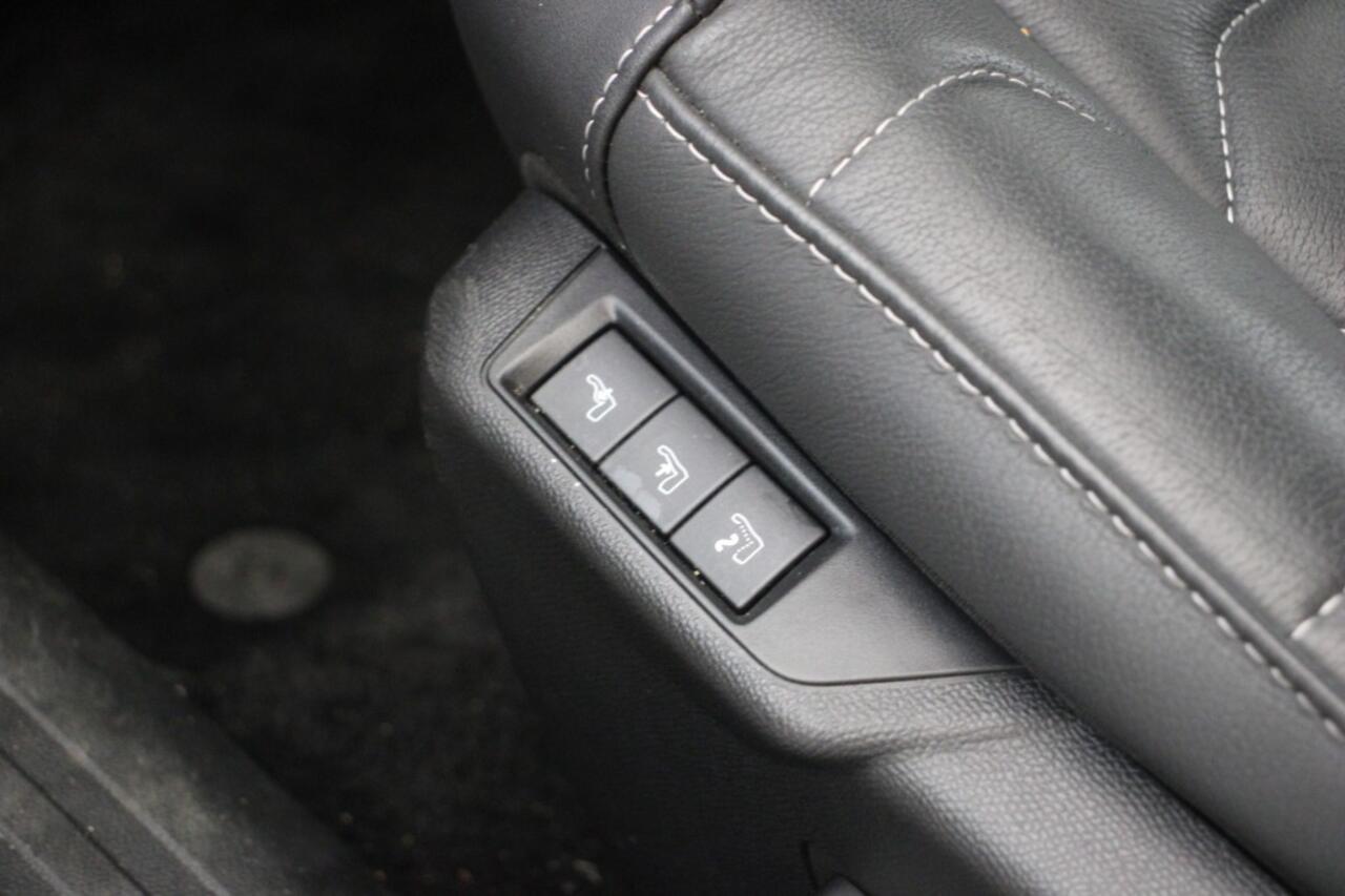 Citroen ë-C4 Shine Pack Business 50 kWh - Carplay, Navi, Camera, Cruise, Stoelverw. Headup Display, Massage.