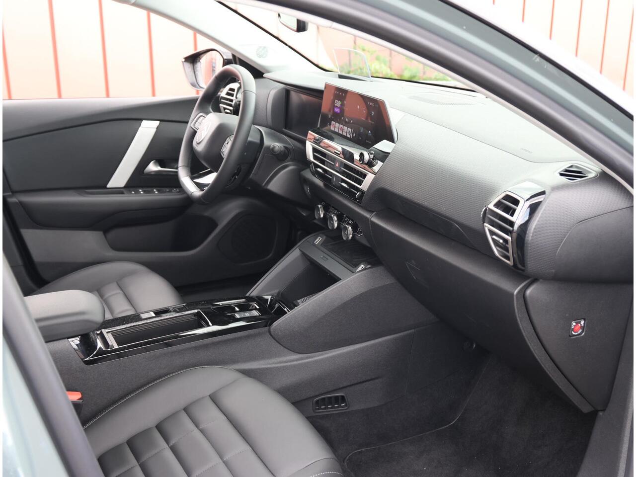 Citroen ë-C4 Max 156PK Extended range 54 kWh | AppleCarPlay/AndroidAuto | Adaptieve Cruise Control | Navigatie | LMV | Climate Control | 360'Camera | Head-Up Display | Armsteun | Isofix | Privacy Glass |