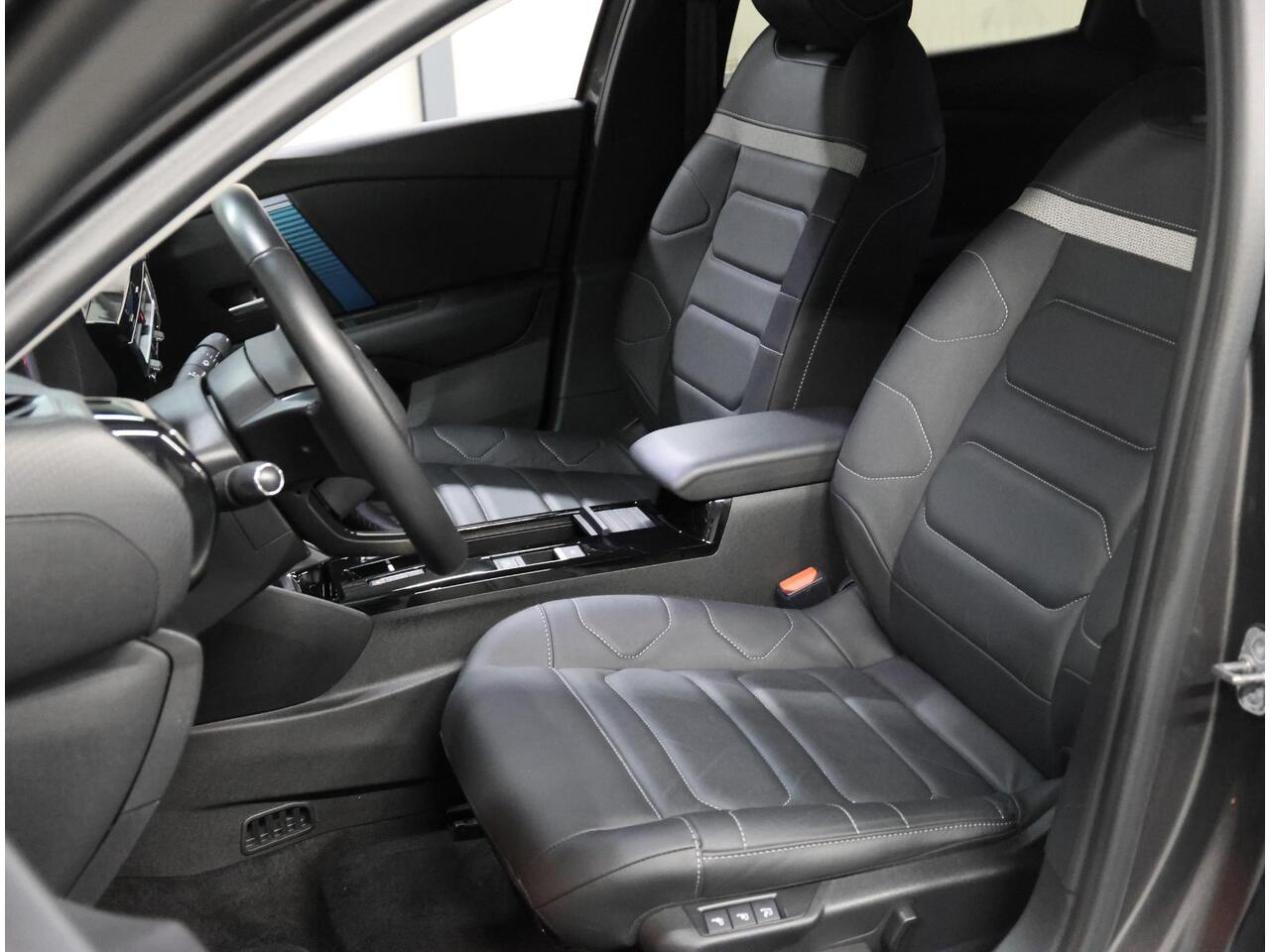 Citroen ë-C4 Shine 50kWh 136PK | 1ste eigenaar | 3 FASE | LEER | Winterpakket | Camera | LED lampen | AUTOMAAT | Navigatie | Isofix | Privacy Glass | Parkeersensoren | Stoelverwarming |