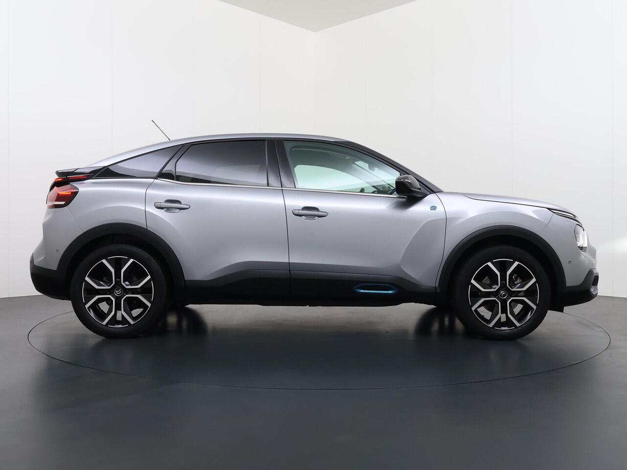 Citroen ë-C4 Shine 50 kWh SOH 98% 3-FASE LADER | stuur + stoel verwarming | trekhaak | head-up display | Camera | keyles start & go | dodehoek | Rijklaar geleverd met 12 maanden BOVAG-garantie