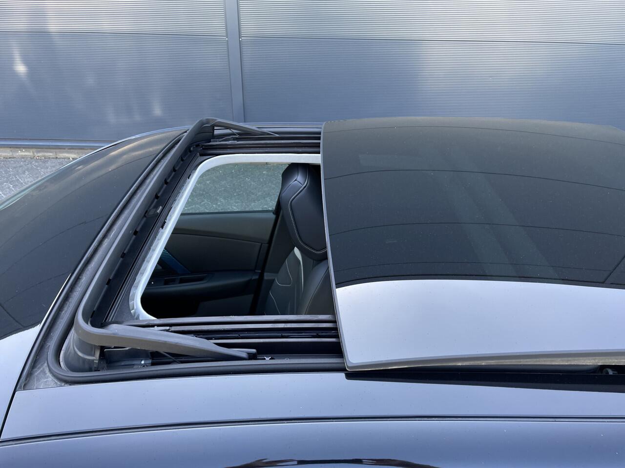 Citroen ë-C4 Shine Pack 50 kWh (Elektrisch Schuifdak - Stoelverwarming - Camera - Keyless Entry - Leder - 360gr Camera - Parkeersensoren V+A - Adaptieve Cruise Controle)