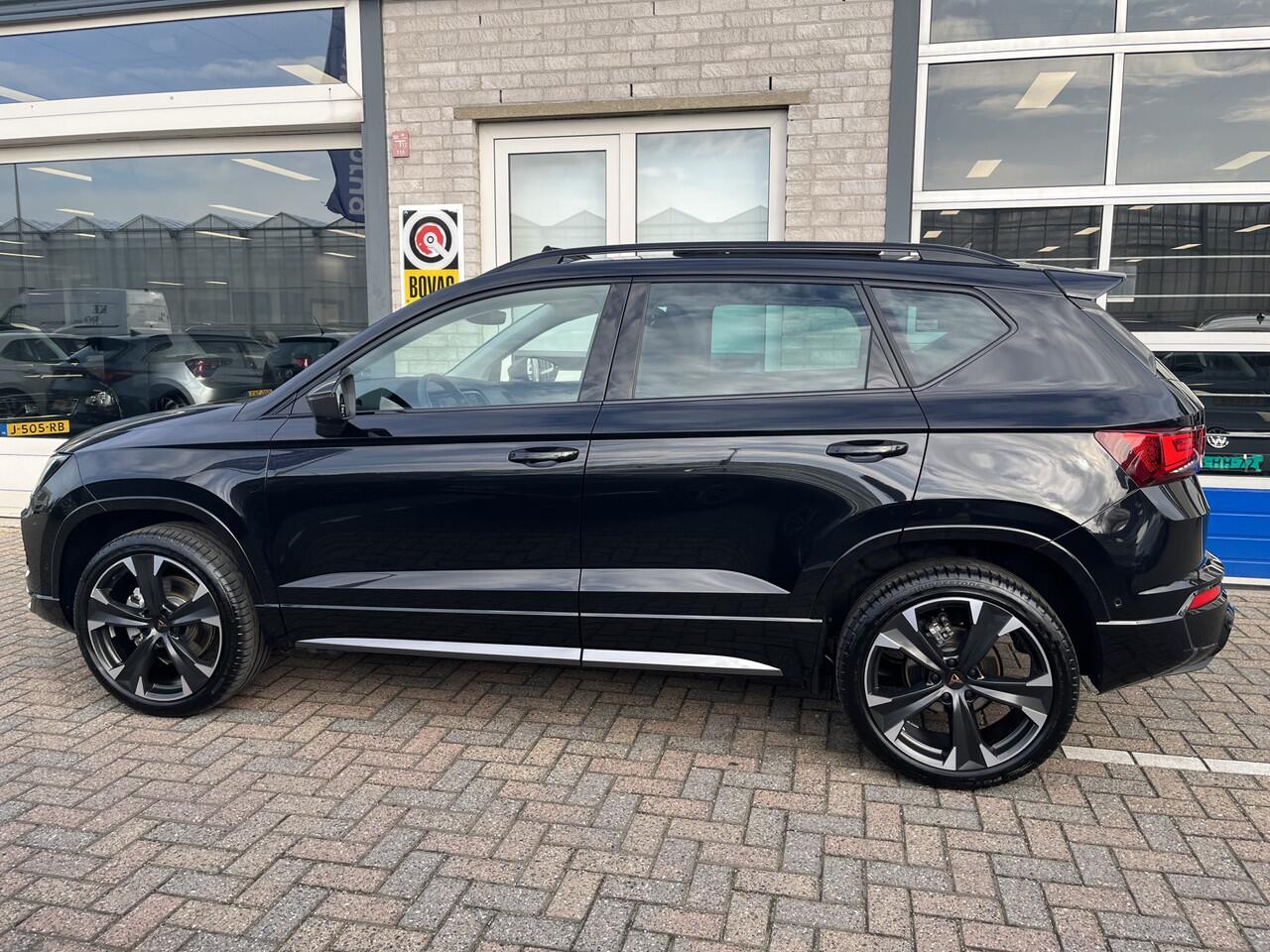 Cupra Ateca 1.5 TSI Performance / AUTOMAAT/ 12.000 KM/ TREKHAAK/ PANO/ CAMERA/ PARK. SENSOREN/ CRUISE/ ELEK. ACHTERKLEP/ VIRTUAL COCKPIT/ STOEL-STUURVERWARM./ PARK ASSIST/ FULL LINK/ NAVI/ CLIMA/ DAB/ 19" LMV