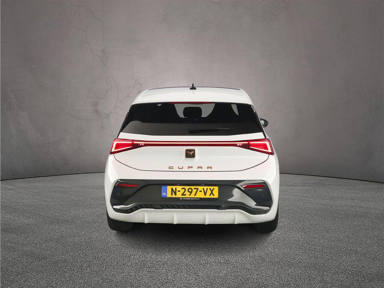 Cupra Born Copper Edition One 204pk Automaat Warmtepomp, Panoramadak, Adaptive cruise control, 360 camera, Navigatie, Achteruitrijcamera, LED koplampen, Stoelverwarming, Parkeersensoren