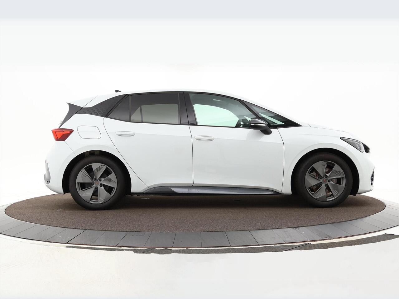 Cupra Born Business 62 kWh 204pk · Camera · Apple/Android Car Play · Navigatie · P-Sensoren · Stuurwiel Verwarming · 18'' Inch ·