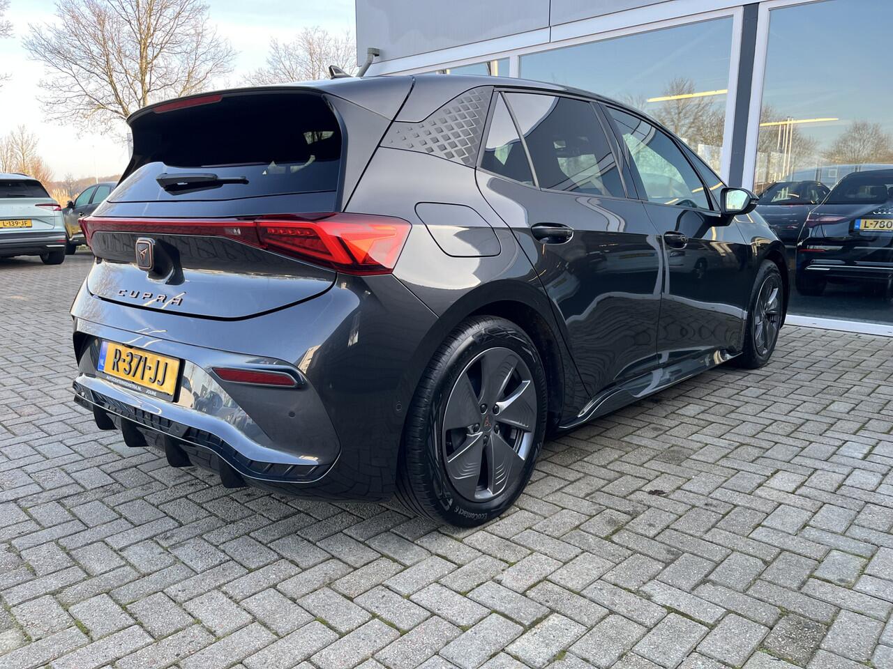 Cupra Born Business Plus 62 kWh / Camera / carplay / Led / Stuurverwarming