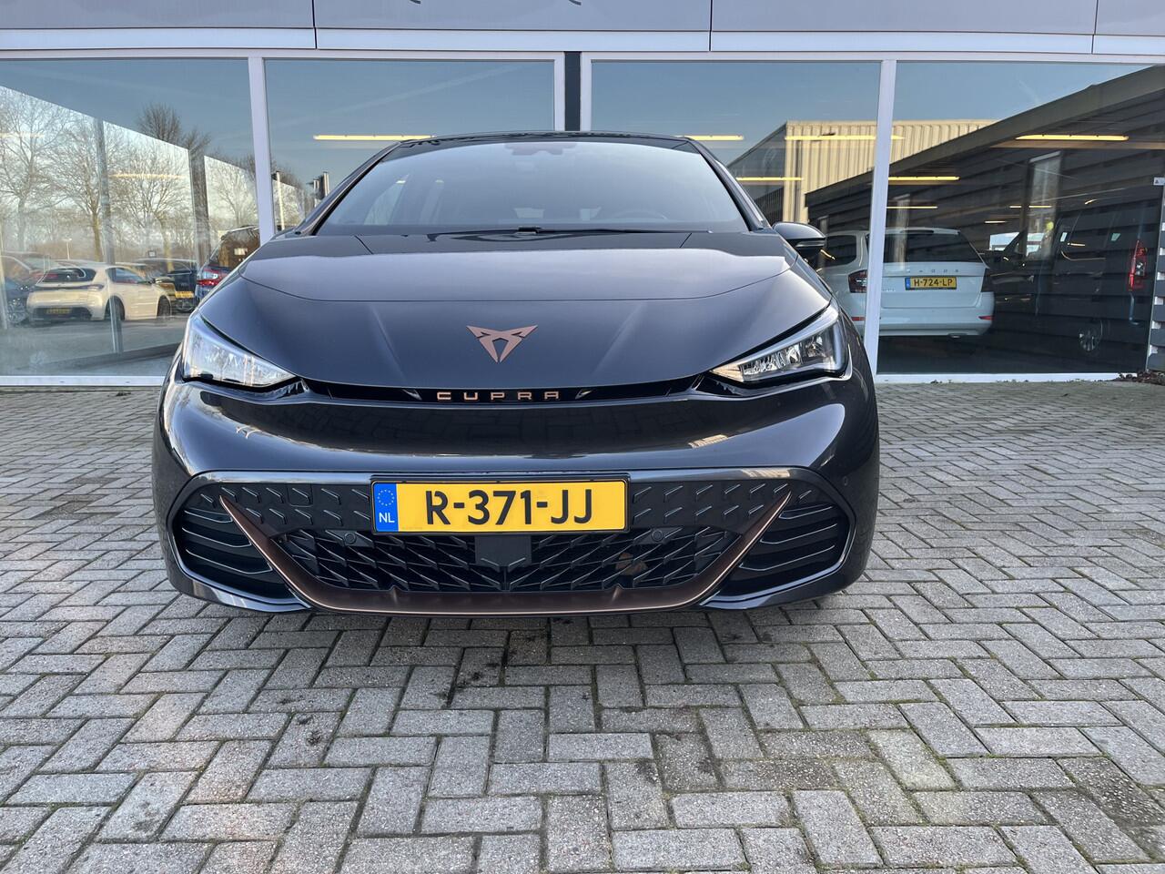 Cupra Born Business Plus 62 kWh / Camera / carplay / Led / Stuurverwarming