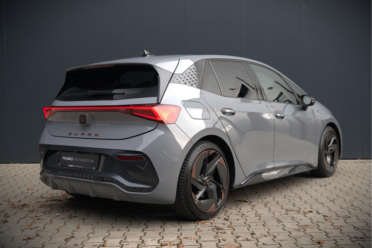 Cupra Born Copper Edition One 62 kWh | Panoramadak | 360 Camera | Elektrische Stoelen | Massage | Stuurverwarming | Head-Up Display | Keyless | Adaptive Cruise Control | Stoelverwarming | Apple Carplay | NAP | DAB |
