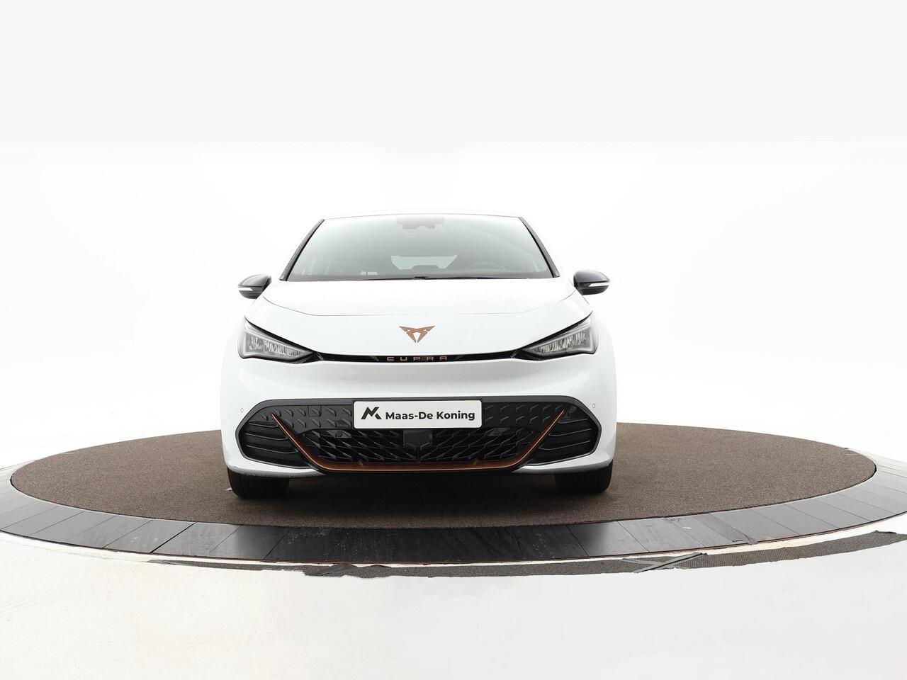 Cupra Born Business 62 kWh 204pk · Camera · Apple/Android Car Play · Navigatie · P-Sensoren · Stuurwiel Verwarming · 18'' Inch ·