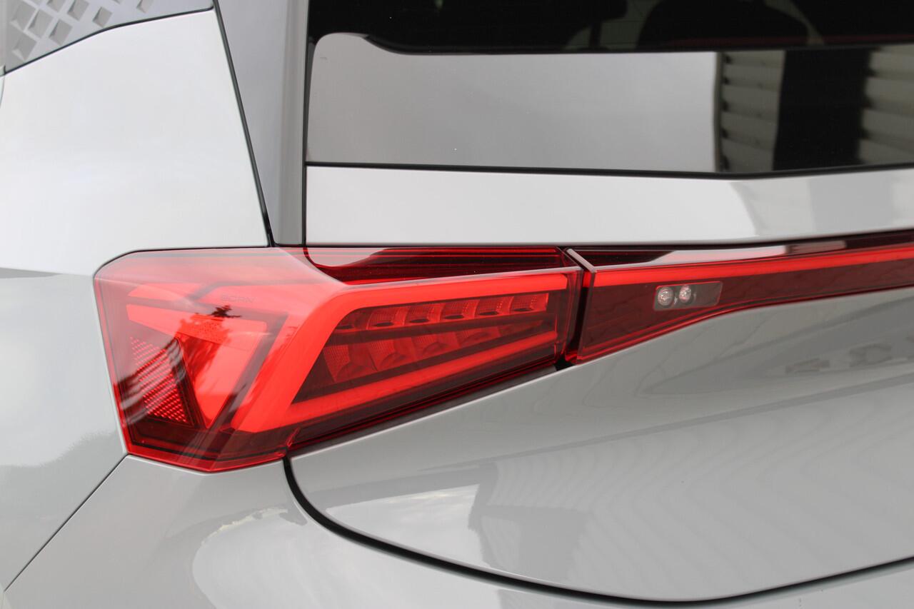 Cupra Born Essential 62 kWh | Incl. 12 maanden garantie | Cruise control | Stuurverwarming | Apple carplay/Android auto | Parkeersensoren | DAB radio | Climate control |