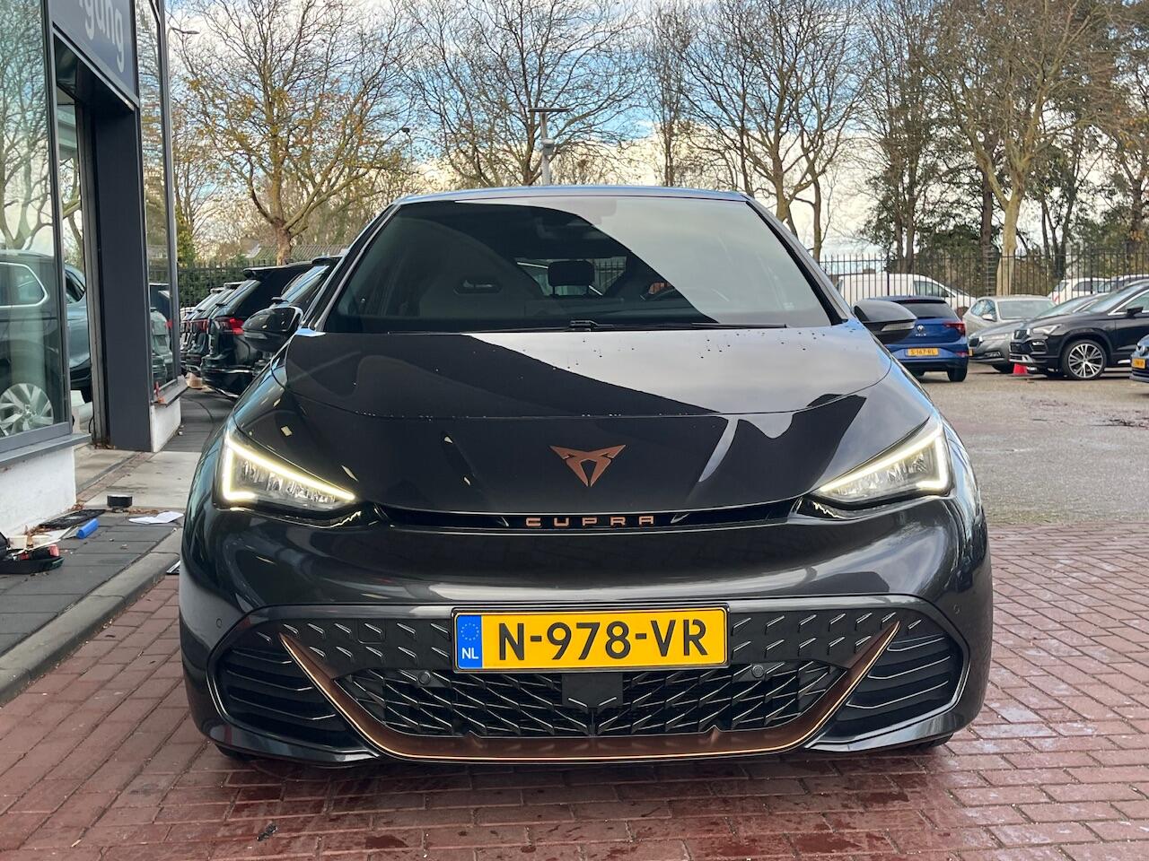 Cupra Born Performance One 62 kWh 204pk / Elektrisch verstelbare stoelen / Navigatie / Camera / 19" LMV