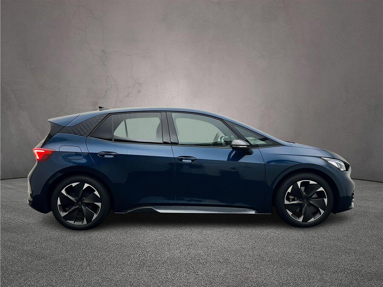 Cupra Born Adrenaline 230pk, 82 Kwh accu, Verwarmd Stuurwiel , Parkeersensoren, App connect, LED koplampen, Stoelverwarming, Airco, DAB, Radio