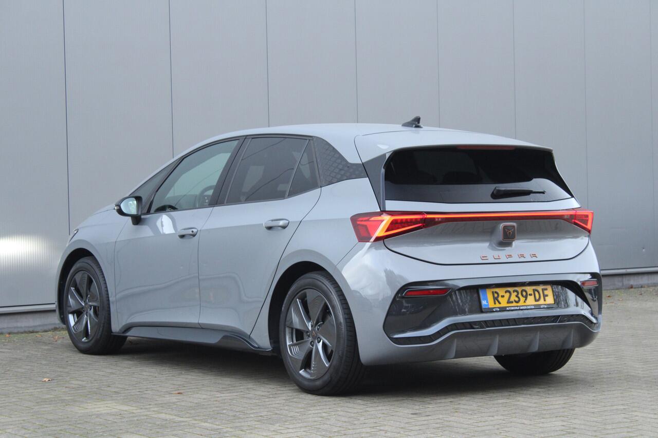 Cupra Born Business 204pk 62 kWh | Achteruitrijcamera | Adaptieve Cruise | Stoel- & Stuurverwarming | Apple CarPlay / Android Auto
