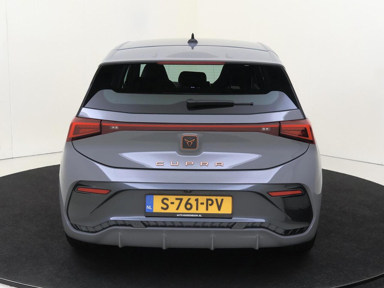 Cupra Born Adrenaline One 62 kWh | SoH 89% | Achteruitrijcamera | Navigatie | Stoelverwarming | Voorklimatisering | Adaptieve cruise control | CarPlay | Sfeerverlichting |