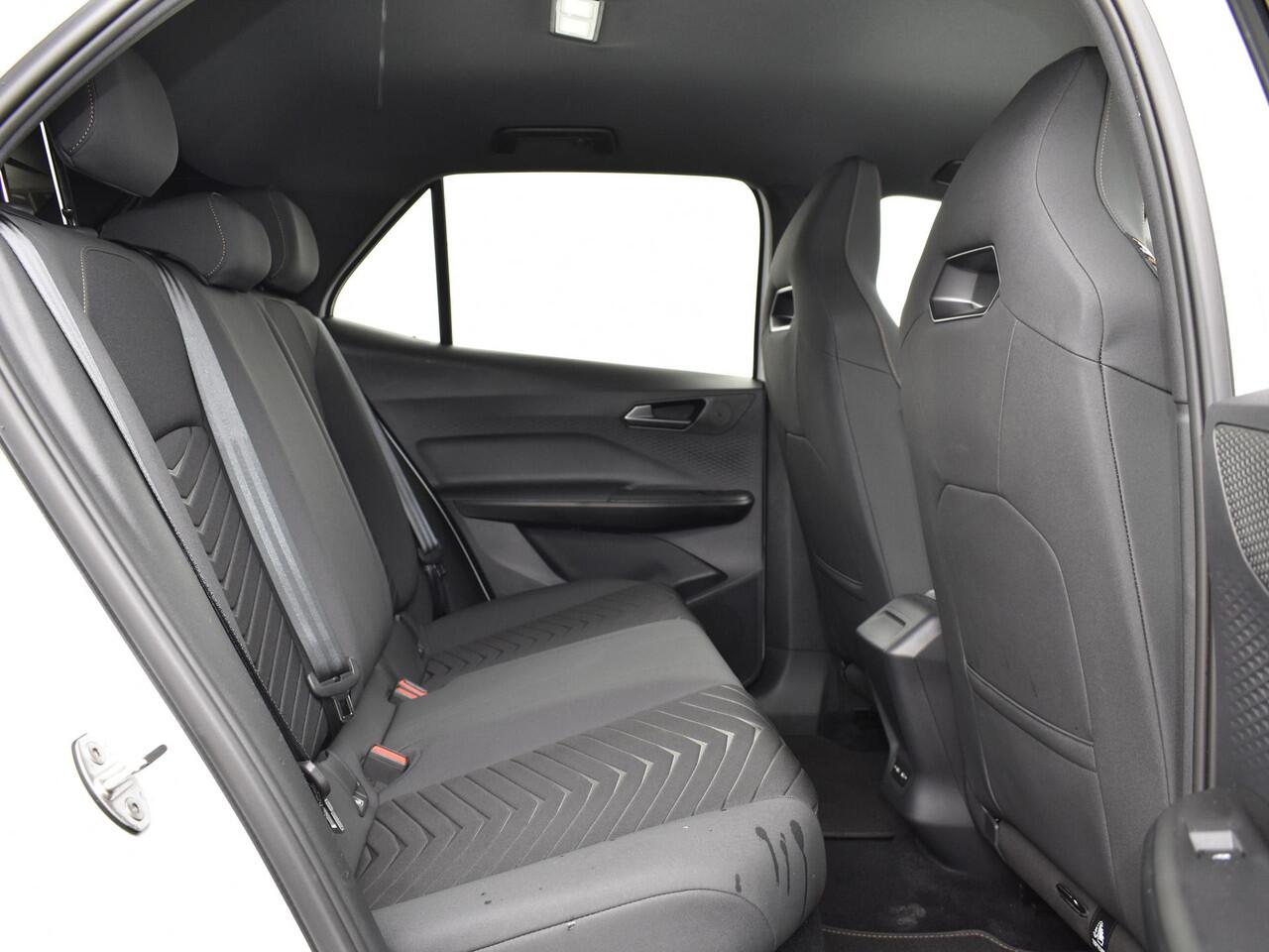 Cupra Born Business 62 kWh 204pk · Camera · Apple/Android Car Play · Navigatie · P-Sensoren · Stuurwiel Verwarming · 18'' Inch ·