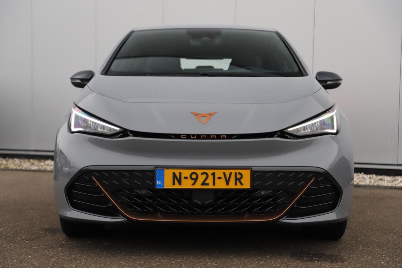 Cupra Born Performance One 62 kWh All-Season Banden Carplay Android Navigatie Achteruitrijcamera Sfeerverlichting