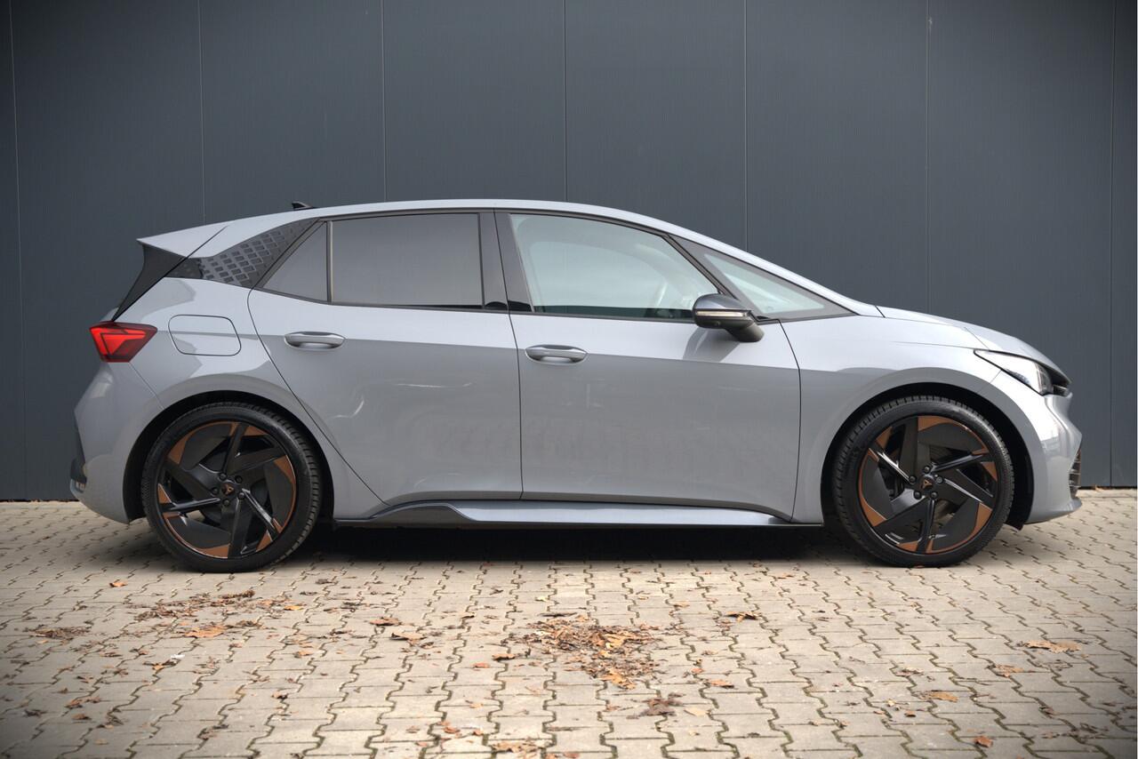 Cupra Born Copper Edition One 62 kWh | Panoramadak | 360 Camera | Elektrische Stoelen | Massage | Stuurverwarming | Head-Up Display | Keyless | Adaptive Cruise Control | Stoelverwarming | Apple Carplay | NAP | DAB |