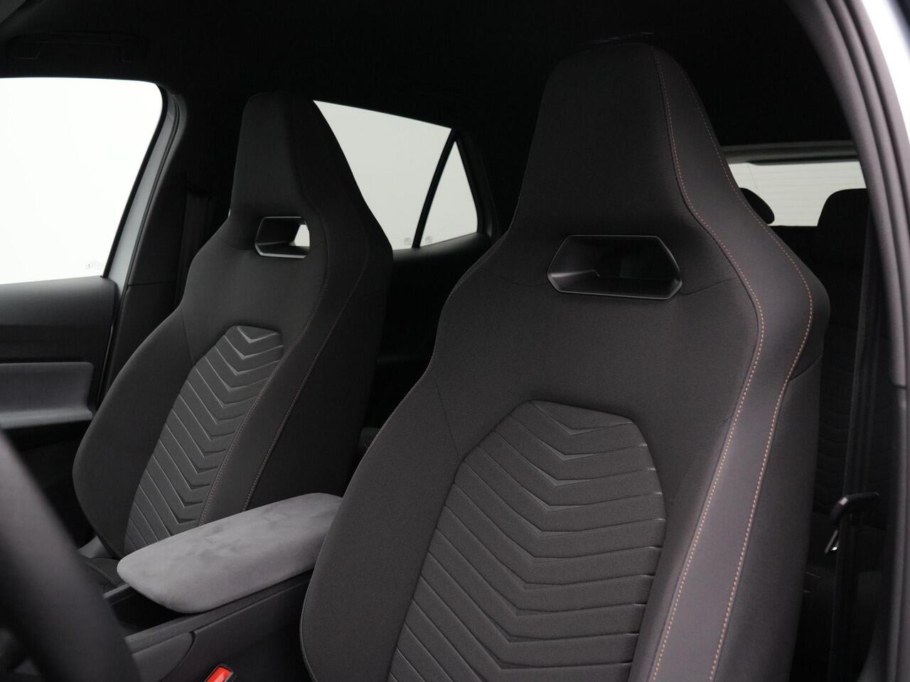 Cupra Born Performance 82 kWh 231 pk eBoost | Achteruitrijcamera | Navigatie | Stuur verwarmd